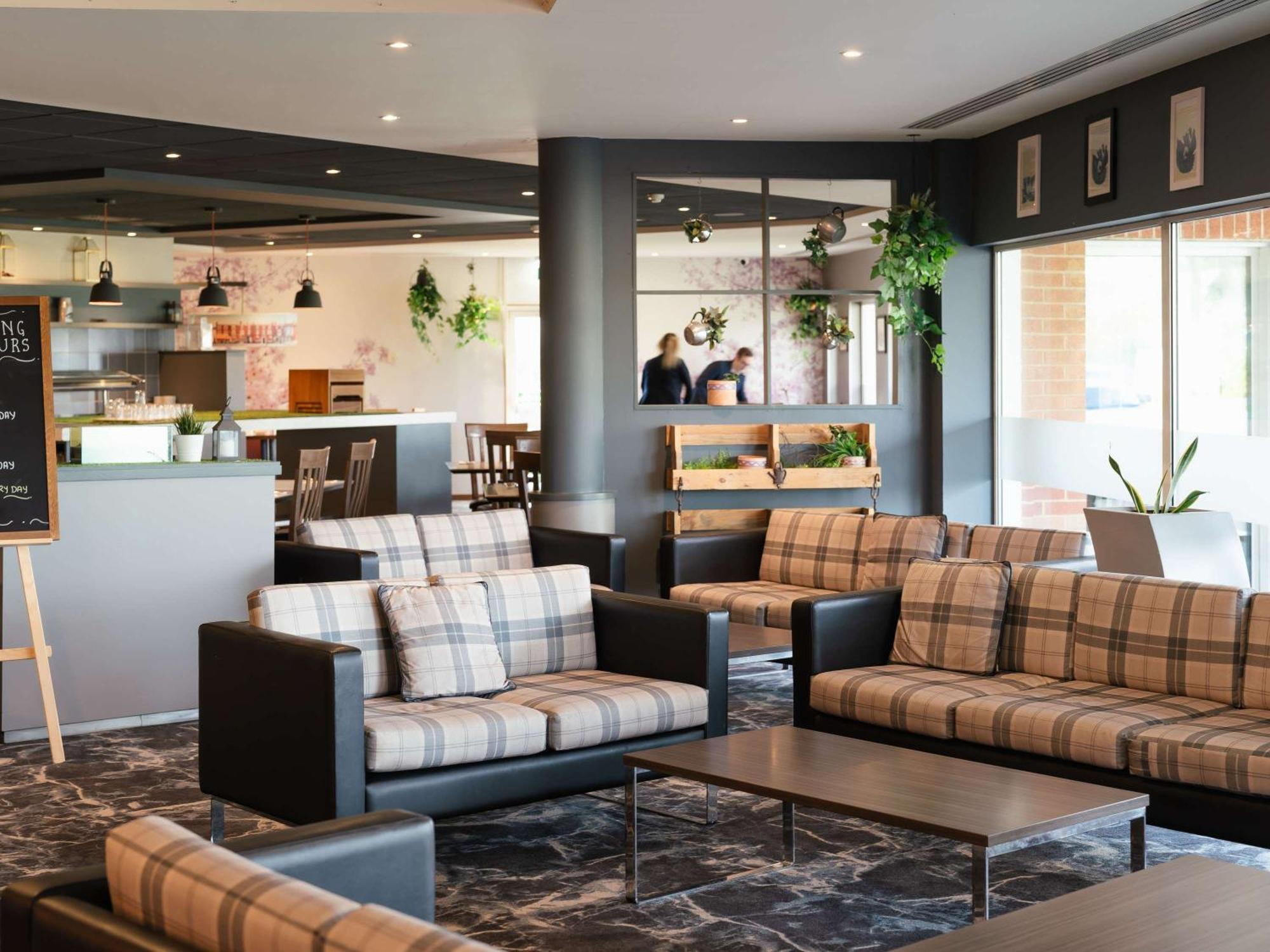 Novotel Мілтон-Кінз Екстер'єр фото