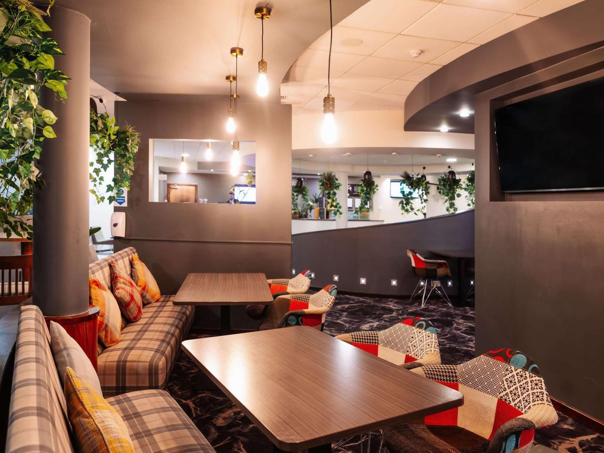 Novotel Мілтон-Кінз Екстер'єр фото
