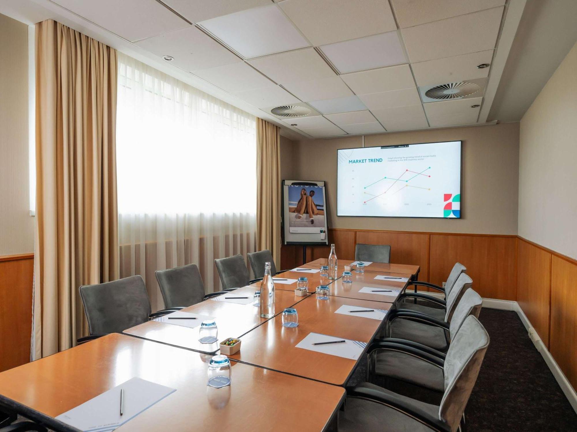 Novotel Мілтон-Кінз Екстер'єр фото