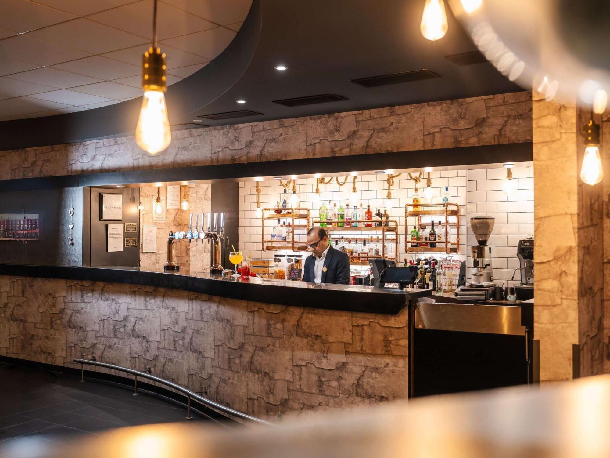 Novotel Мілтон-Кінз Екстер'єр фото
